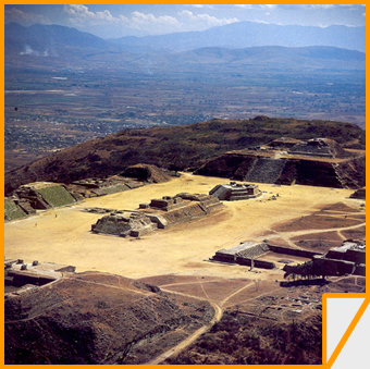 Gran Plaza a Monte Alban